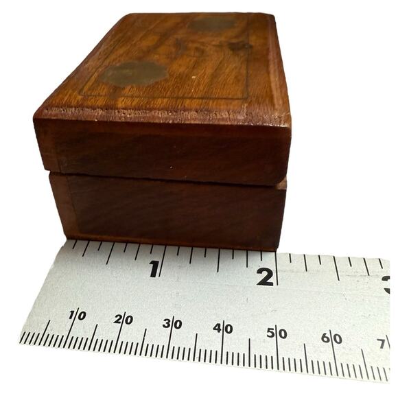 Vintage Solid Wooden Mini Storage Box with Brass Flower In-Lay - Picture 4 of 6